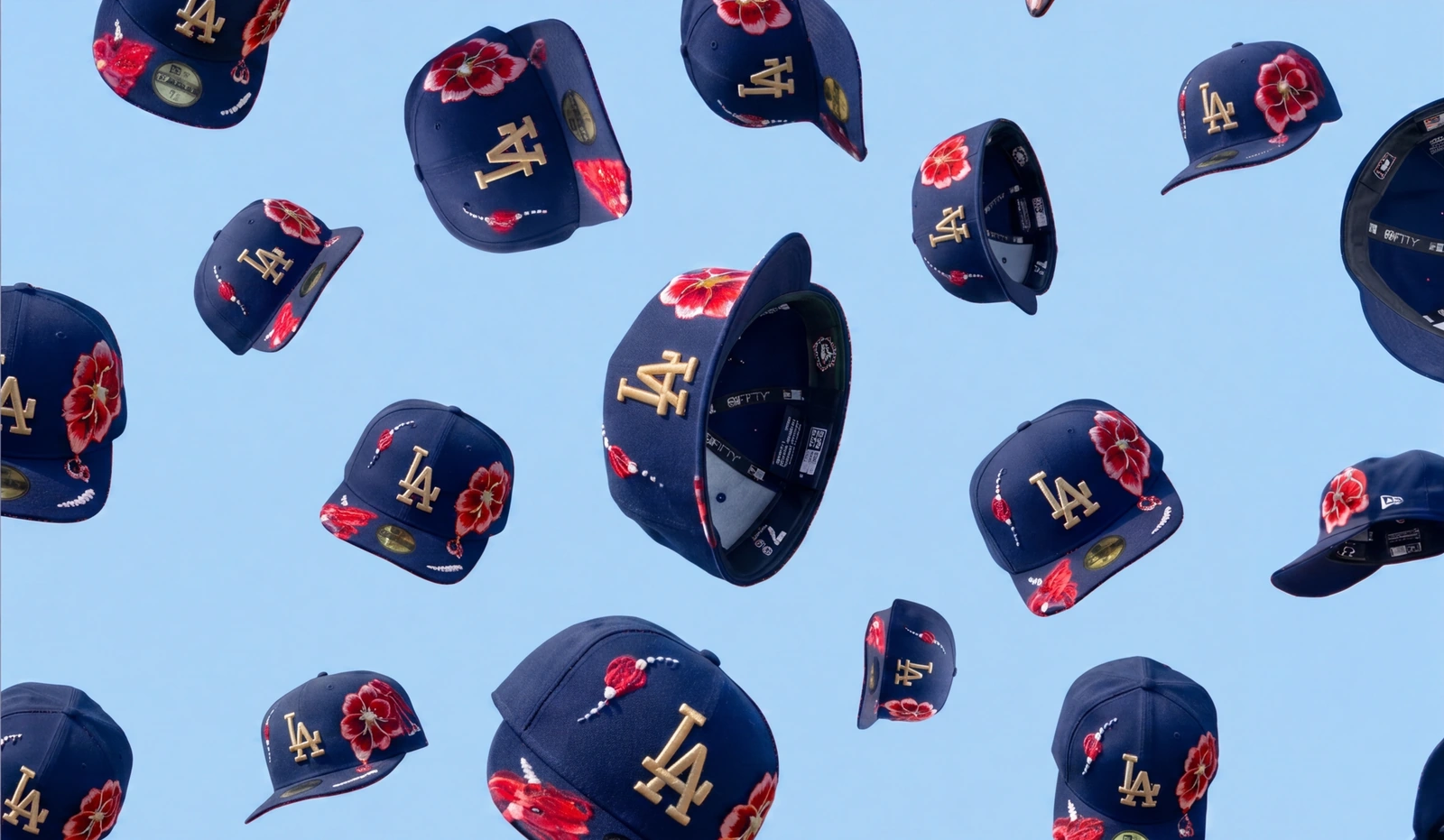 Casquettes LA bleu marine ornées de fleurs rouges